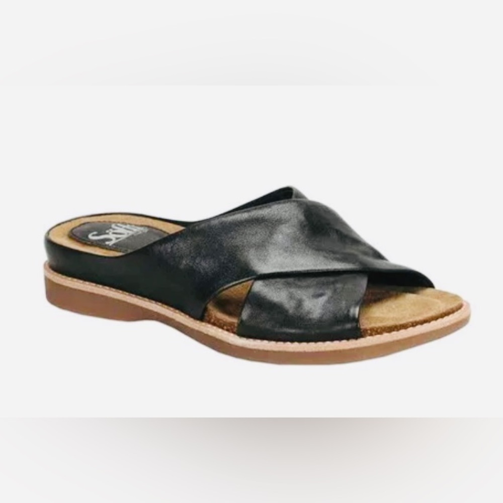 Sofft Brylee leather flat sandals size 9.5 black NWT sold out